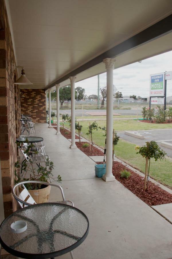Highway Inn Motel Hay Exteriér fotografie
